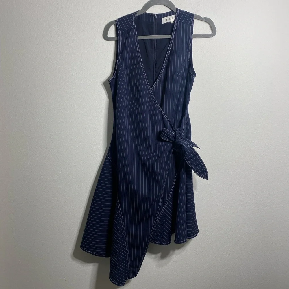 Elliatt “lady” Navy Striped Crepe Dress - Picture 4 of 11